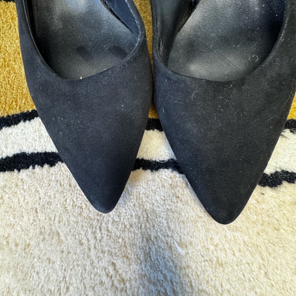 ZARA Black Pointed-Toe Heels with Gold Accent – Size 37 (US 6.5–7) - Picture 2 of 6